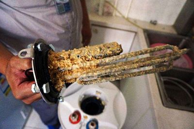 清洗电热水器水垢
