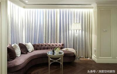 卧室门和厨房门相邻