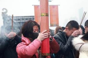 做梦梦见给财神爷上香