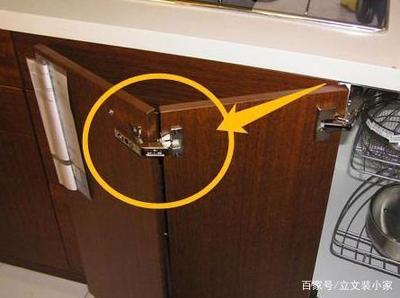 橱柜门有响