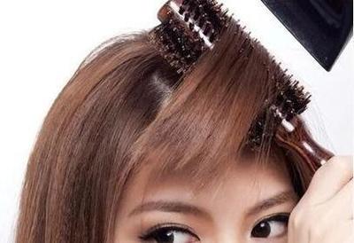 怎样吹内扣头发型