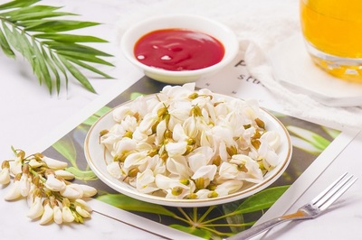 做梦梦见摘槐花