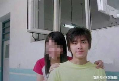 男生鼻子长痘痘的原因
