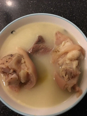 猪蹄香菇土豆汤