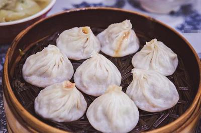 坐月子可以吃小笼包吗