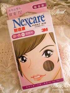 贴上痘痘贴化妆
