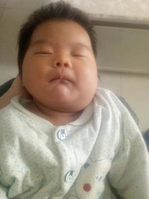 宝宝一个脸大一个脸小怎么纠正