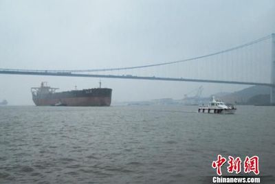 船舶过桥受损