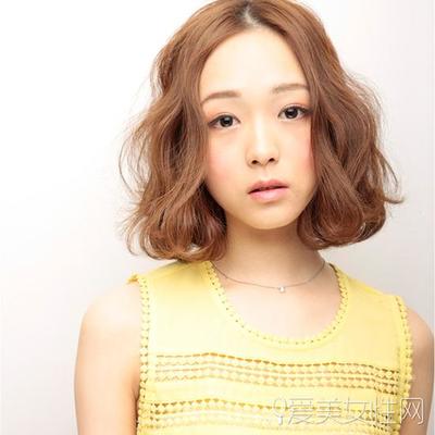 长脸女生适合的齐肩发