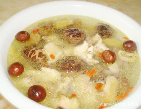 土鸡火锅炖香菇的做法