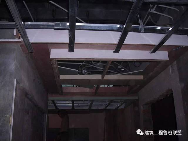 龙骨在工字钢上吊顶