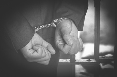 判刑无期正常坐几年