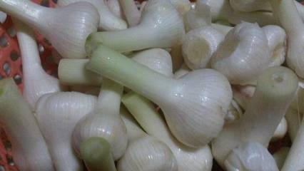 感冒嗓子疼可以吃蒜吗喉咙痛是怎么回事?