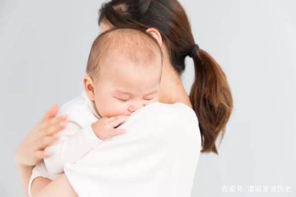 宝宝几月可以竖抱