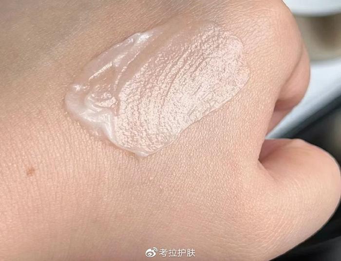 用面霜搓泥