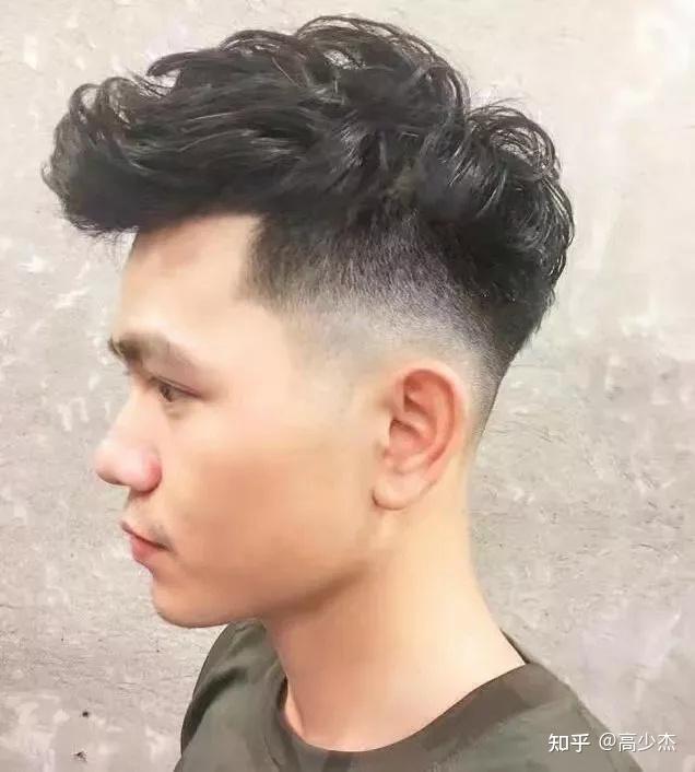 发质硬烫什么发型好看