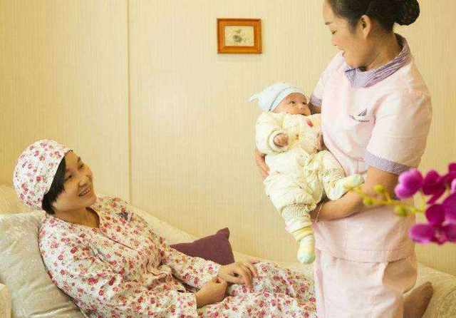 月子中心还是月嫂