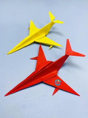 最帅的纸飞机模型视频下载