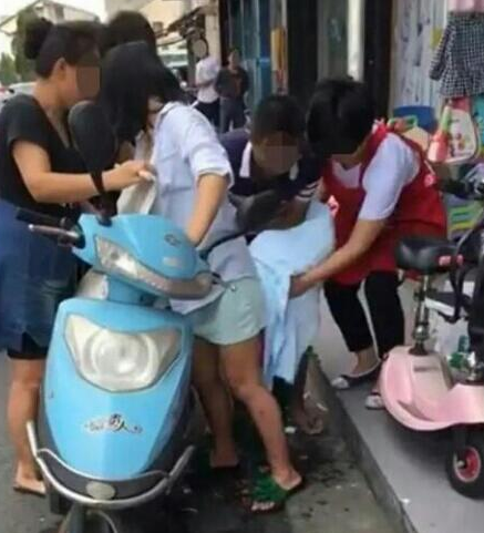 孕妇骑车