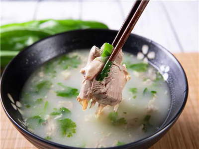 坐月子羊肉汤的做法