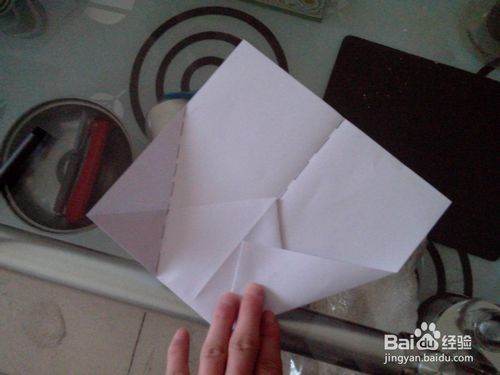 纸飞机用卡纸怎么折
