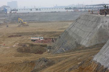 鐵樓梯踏板圖片大全（樓梯鐵踏板要多少厚度）（水泥樓梯實(shí)木踏板價(jià)格為90元，水泥樓梯實(shí)木踏板價(jià)格表）