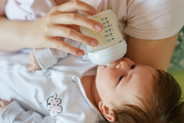 新生儿第12天喝多少奶