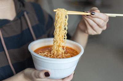 方便面过期一个月